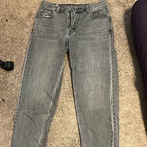 The Levi’s 550 ‘92 pants these are sized 32W and 32L and are a bit loose